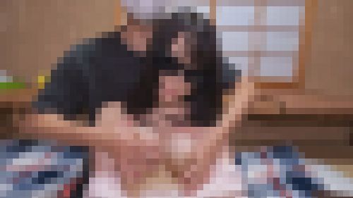 Ｅカップ女子のブルンブルンの美巨乳を揉みまくり（完全オリジナル）　サンプル画像2