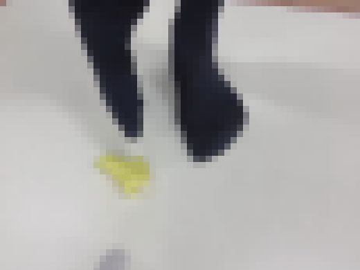 黒タイツでお米粘土をふみふみ　サンプル画像2