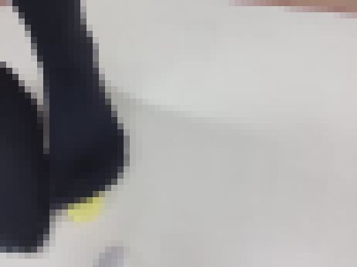 黒タイツでお米粘土をふみふみ　サンプル画像3