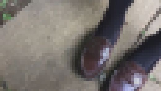 まおたん、黒タイツローファーで、セミをクラッシュするｗｗｗ　サンプル画像1