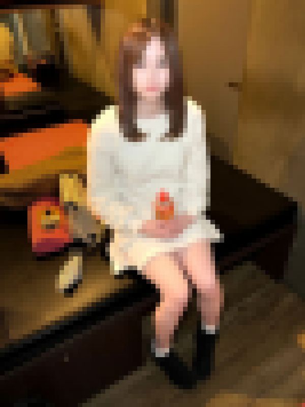 【個人撮影】垢抜け無いスレンダー系美女と鏡張りのレンタルルームでパパ活_生チンのおねだりに中出し対応 サンプル画像