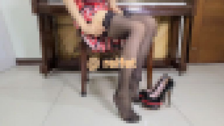 ハイヒールでピアノペダル踏み #4パンチラあり サンプル画像