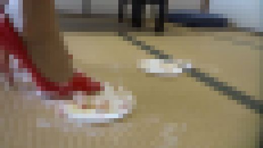 畳の上でケーキ踏み潰し Vol.3　サンプル画像2