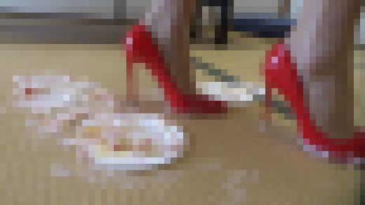畳の上でケーキ踏み潰し Vol.3　サンプル画像3