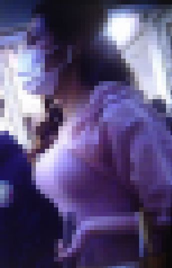 クビれたウエストに超絶張りのある巨乳美女の芸術的な横チチ　サンプル画像2