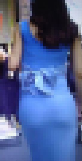 【続編完結編です】スタイル抜群の超絶美女がブルーピタピタワンピで腰をクネらせながら歩く姿に悶絶　サンプル画像3