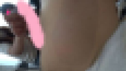 二人組の大学生に手コキで４５４５されて大量ザーメン発射【素人】　サンプル画像1