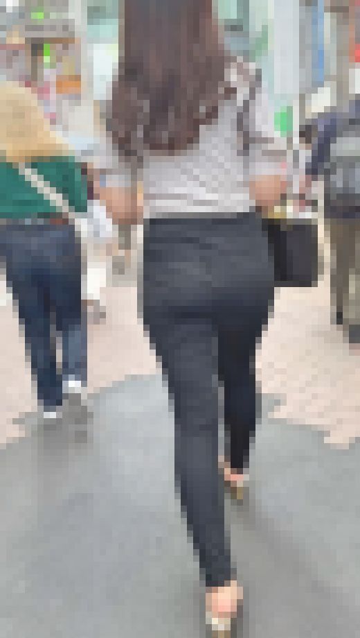 抜群のプロポーションと自慢の超美巨尻をムニュっとさせて男を誘惑！　下品な肉食系セレブ編　サンプル画像1