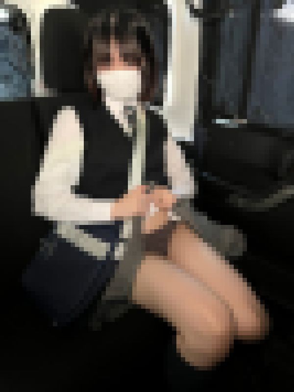 初撮り【個人撮影】顔バレしたくない陸上部のスポブラ制服女子③とパパ活_大学進学のために始めた裏バイトで連続中出し サンプル画像