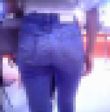 超絶美人ギャルがスキニーデニム履いて美尻を強調させて歩いてるよ　サンプル画像3