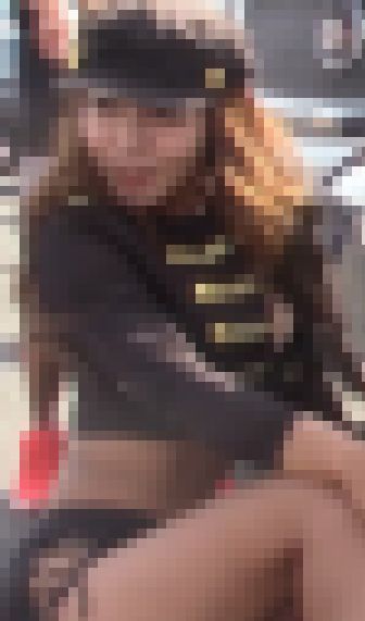 激写!スタイル抜群の美人モデル2人組のお尻食い込み&生パン透け編① サンプル画像