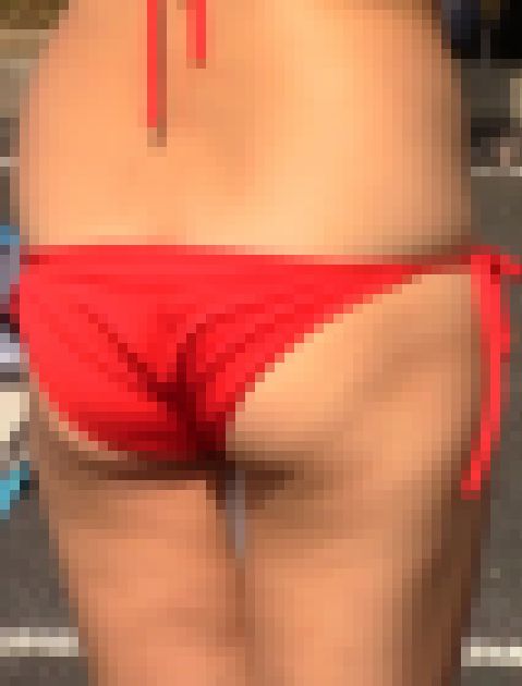 激写！スタイル抜群の美人モデル極小赤ビキニ編①　サンプル画像1