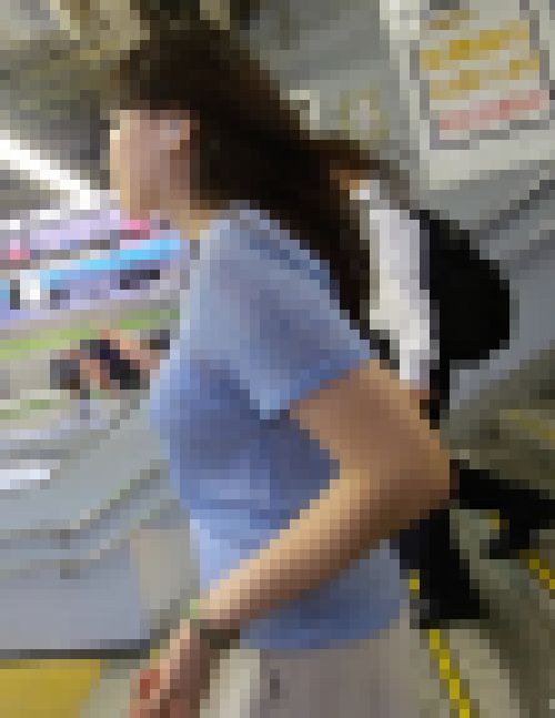 薄手のTシャツに美巨乳　サンプル画像1