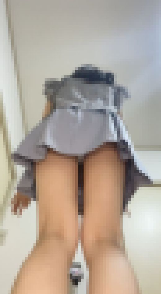 TikT●k ダンス動画 練習中 JD スカート内部盗●成功　サンプル画像1