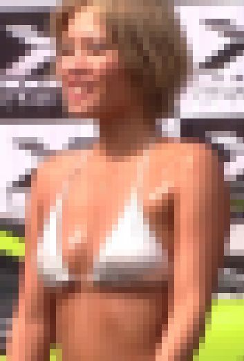 激写！GOGOダンサーの食い込みカーウォッシュ⑩　サンプル画像3