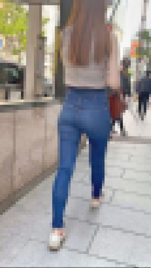 170センチ後半のスーパーモデルボディと美巨尻をムニュらせて周囲の男女を圧倒！ 下品なガチセレブ人妻編　サンプル画像1