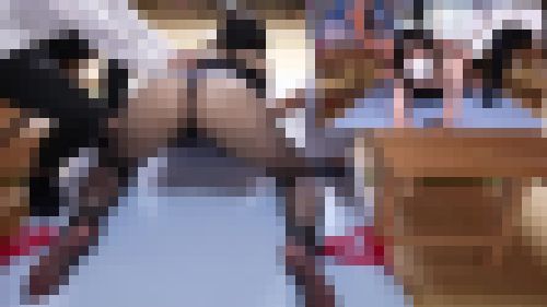 犬のように四つん這いにさせ黒パンスト越に下半身中心にくすぐり責めされるお姉さん（完全オリジナル） サンプル画像