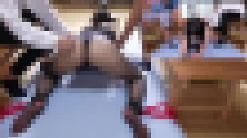 犬のように四つん這いにさせ黒パンスト越に下半身中心にくすぐり責めされるお姉さん(完全オリジナル) サンプル画像3