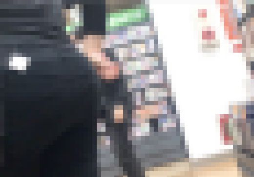 【ぽちゃ娘の爆尻】巨尻○ックオフ店員　カワイイ顔して下品な巨大尻w　ドカン！と飛び出すデッカいケツ！！【もはや性器】　サンプル画像1
