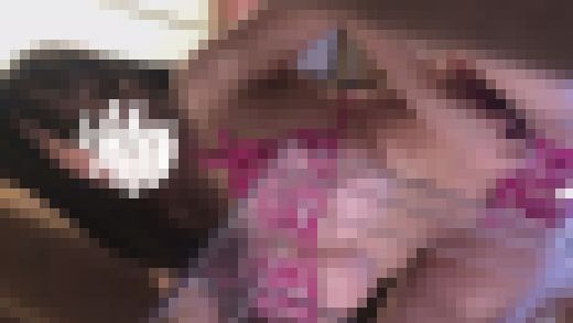 【スマホ手持ち撮り】ムチムチパツパツのメロン爆乳!!推定I～Jカップ新人グラドル(19歳)生着替え　サンプル画像2