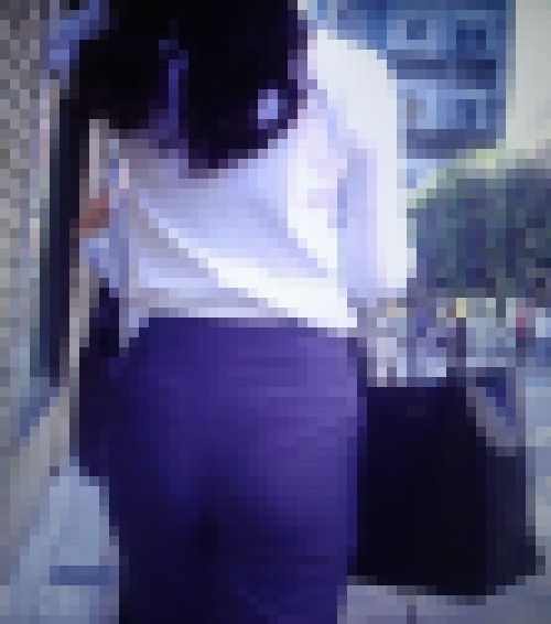 超絶美人ＯＬが物凄い美尻で黒いピタパン履いてお尻フリフリ歩いてるよ　サンプル画像2
