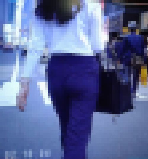 超絶美人ＯＬが物凄い美尻で黒いピタパン履いてお尻フリフリ歩いてるよ　サンプル画像3