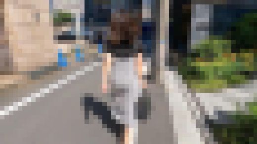 【追いかけ痴漢盗撮初撮影】地味目な女の子を声かけしつつお触り&盗撮　サンプル画像1