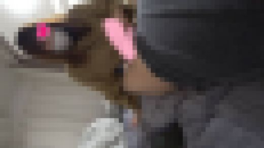 満喫暮らし20歳女性の手コキ×ふかきょん似の清楚美女専門学生の手コキで発射　サンプル画像2
