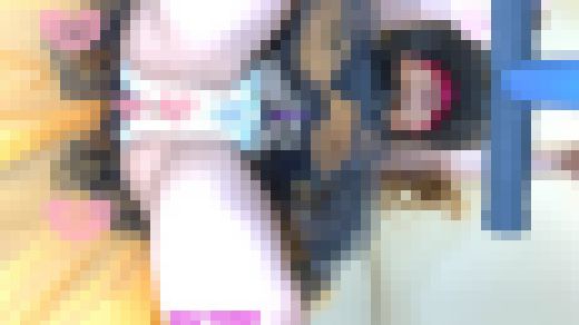【7周年御礼】ももいろのゆめ動画すべて見放題付き💛（8-9月）逆さガン見の開脚オナニー　サンプル画像1