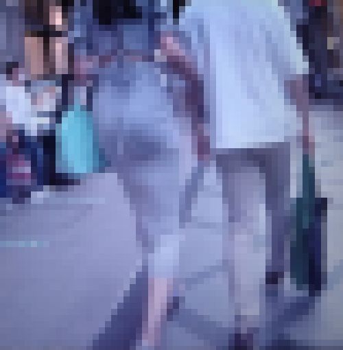 長身お嬢様系の美女が光沢ペラペラピタワンピ着て歩いてるよ サンプル画像1