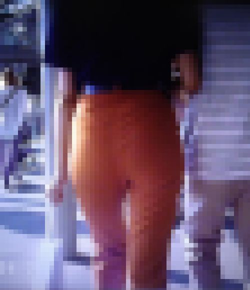 清楚系美女の超絶クビレ巨美尻ヒップがピタパンをパッツンパッツンにして歩いてるよ サンプル画像