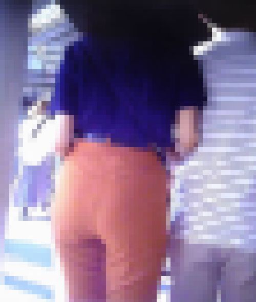 清楚系美女の超絶クビレ巨美尻ヒップがピタパンをパッツンパッツンにして歩いてるよ　サンプル画像3