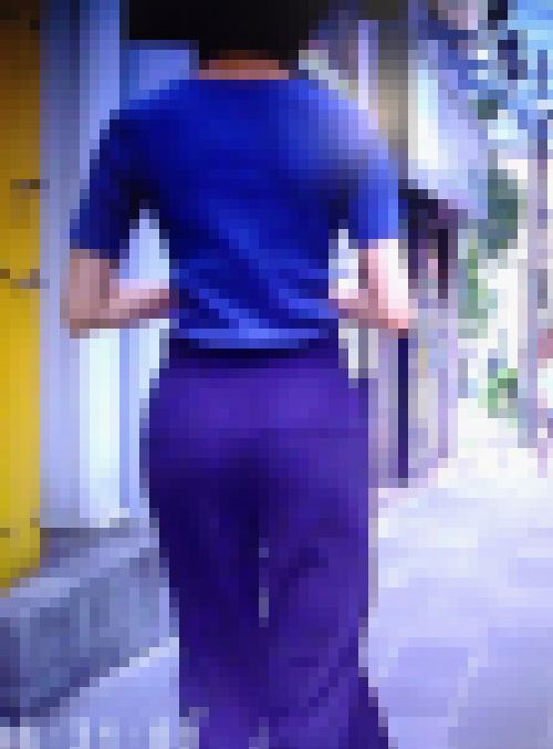 超ハイスペックショートカット清楚系スタイル抜群美女がプリ乳と紐Ｔピタパンライン見せてプリ尻を強調させて歩いてるよ　サンプル画像1