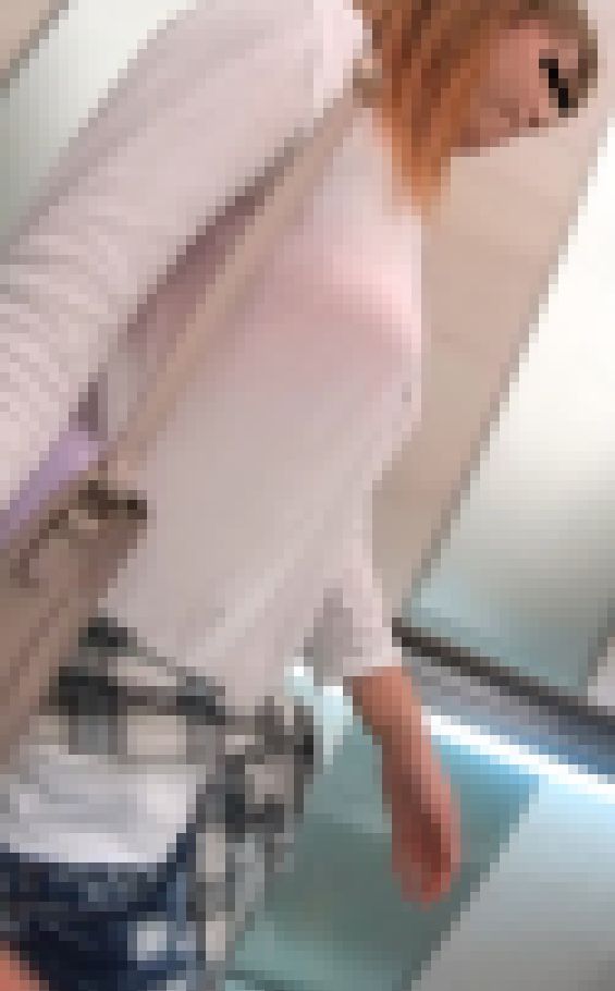 スケブラしちゃってるデカ乳ギャル！ サンプル画像