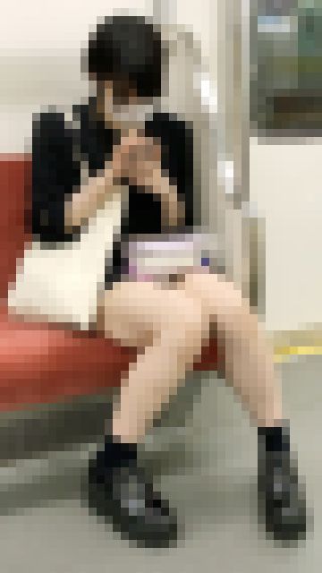 オシャレなショートカットお姉さんをこっそり撮影(前編) サンプル画像2