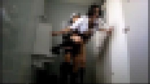 ◇ビルのトイレに連れ込まれてSEXをさせられる女の子を隠し撮り　Part 8　サンプル画像1