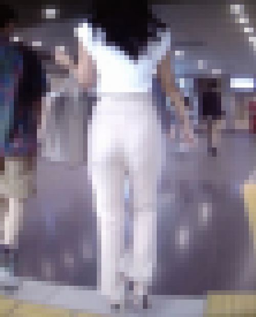 フェロモン放出多め清楚系美女のクビレからの美巨尻を強調したピタパンを履いての歩き方にムラムラする　サンプル画像2