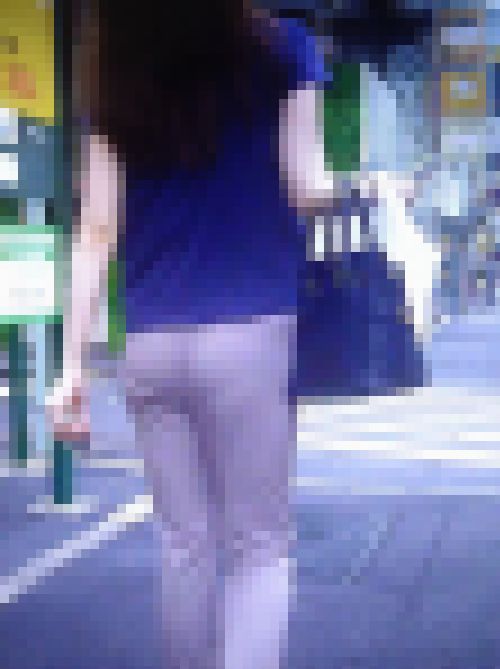 スタイル抜群の清楚系美人OLが美脚プリ尻で六本木交差点を薄ピタパン透かして歩いてるよ　サンプル画像3