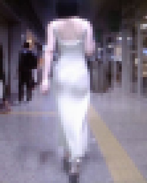 超エッチなスタイルのお姉さんがピタワンピ着てクビレ巨美尻ヒップ見せつけて歩いてるよ　サンプル画像2