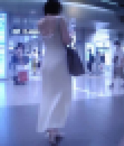 超エッチなスタイルのお姉さんがピタワンピ着てクビレ巨美尻ヒップ見せつけて歩いてるよ　サンプル画像3
