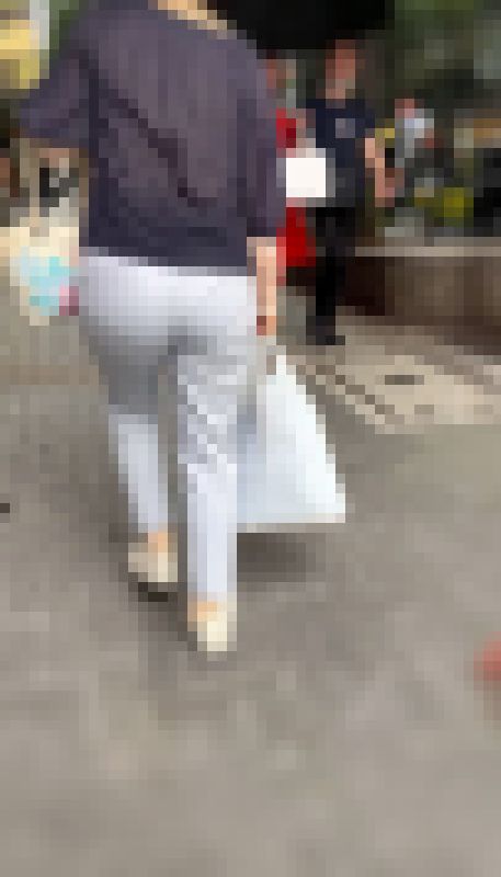 40代の熟したデカ尻とパンティラインで会社帰りに男どもを挑発! 下品なパンツスーツOL奥様編 サンプル画像