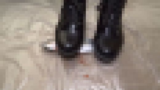 地下アイドルさんのショートブーツでの魚クラッシュ動画　サンプル画像2
