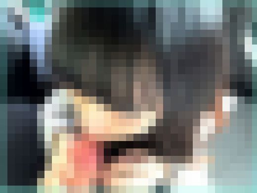 【車内フェラ】合法炉り友達への痴漢がバレた後に後部座席でヌいてもらった件【個人撮影】　サンプル画像1