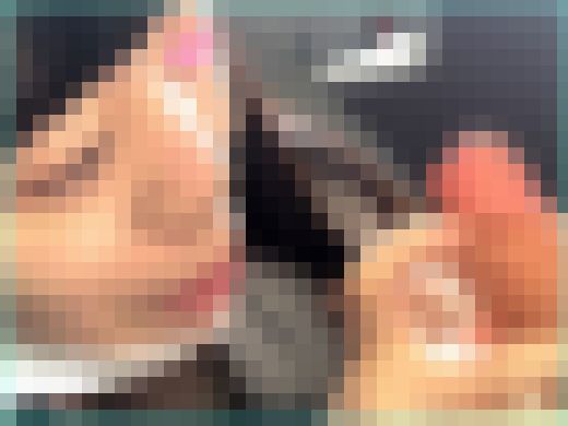 【車内フェラ】合法炉り友達への痴漢がバレた後に後部座席でヌいてもらった件【個人撮影】　サンプル画像2