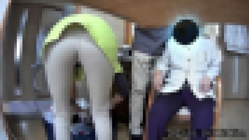 歯科助手さんの突き出したお尻 サンプル画像