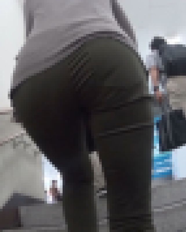 朝勃ちさせる出勤肉尻OL! サンプル画像