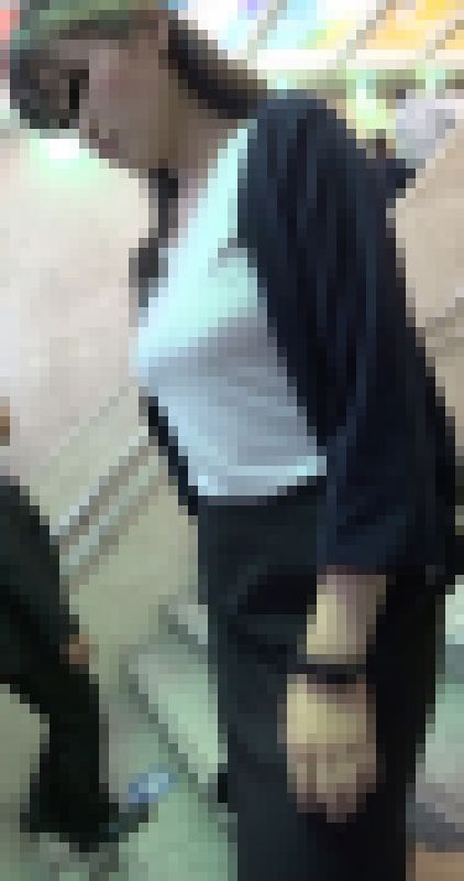 おかず665（美人OL様の横乳が激しく揺れる！階段でさらに激しく！） サンプル画像