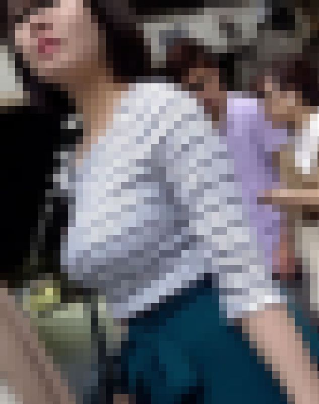 おかず669（超爆乳お姉様のシマシマすぎるロケット乳に大接近！） サンプル画像