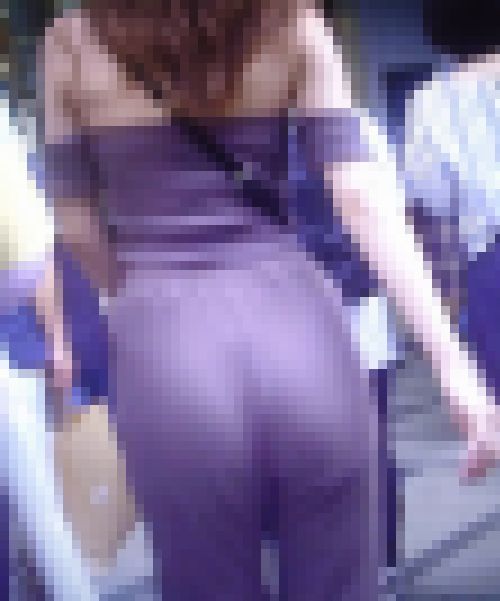 超スタイル抜群のギャルが薄ペラ生地のピタパン履いてお尻ふって歩いてるよ　サンプル画像1