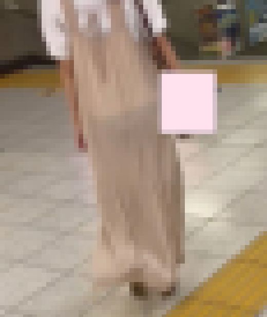 【衝撃】エロすぎる黒パンティ思い切り透けてる美尻美女　サンプル画像3